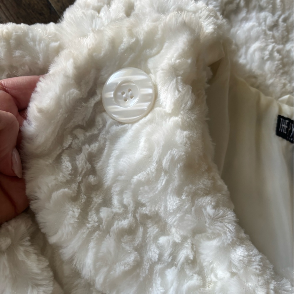 The Pyramid Collection Cream Faux Fur Short Jacket - Picture 3 of 4